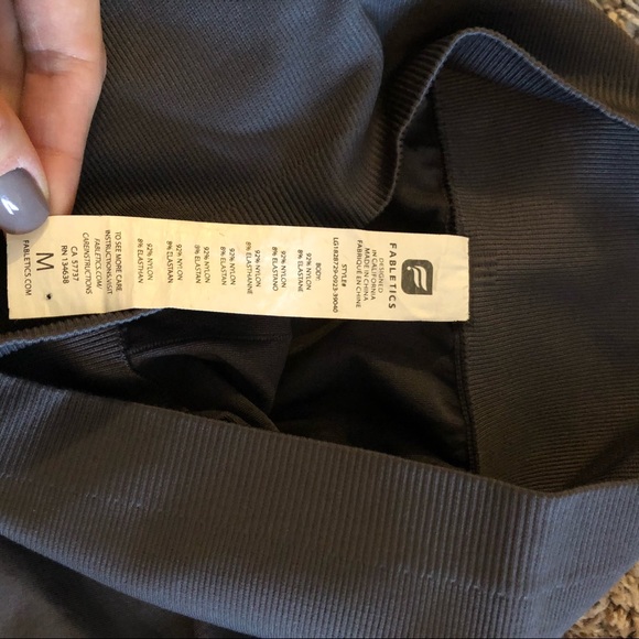 Fabletics - seamless gray leggings size medium - Picture 4 of 5